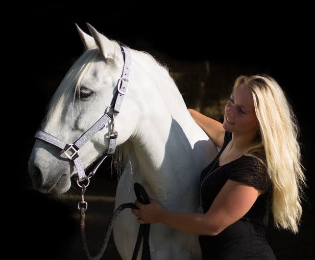 Madelief van Olffen feral horse care vitalbix lezing uitleg